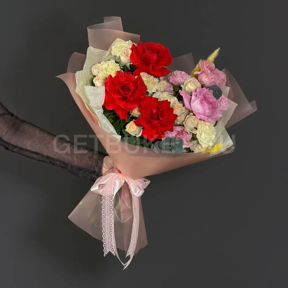 222814 Букет роз с гвоздикой, эвкалиптом и пистакией