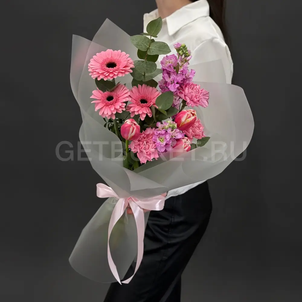 225223 Букет из гербер, гвоздик и тюльпанов с маттиолой 