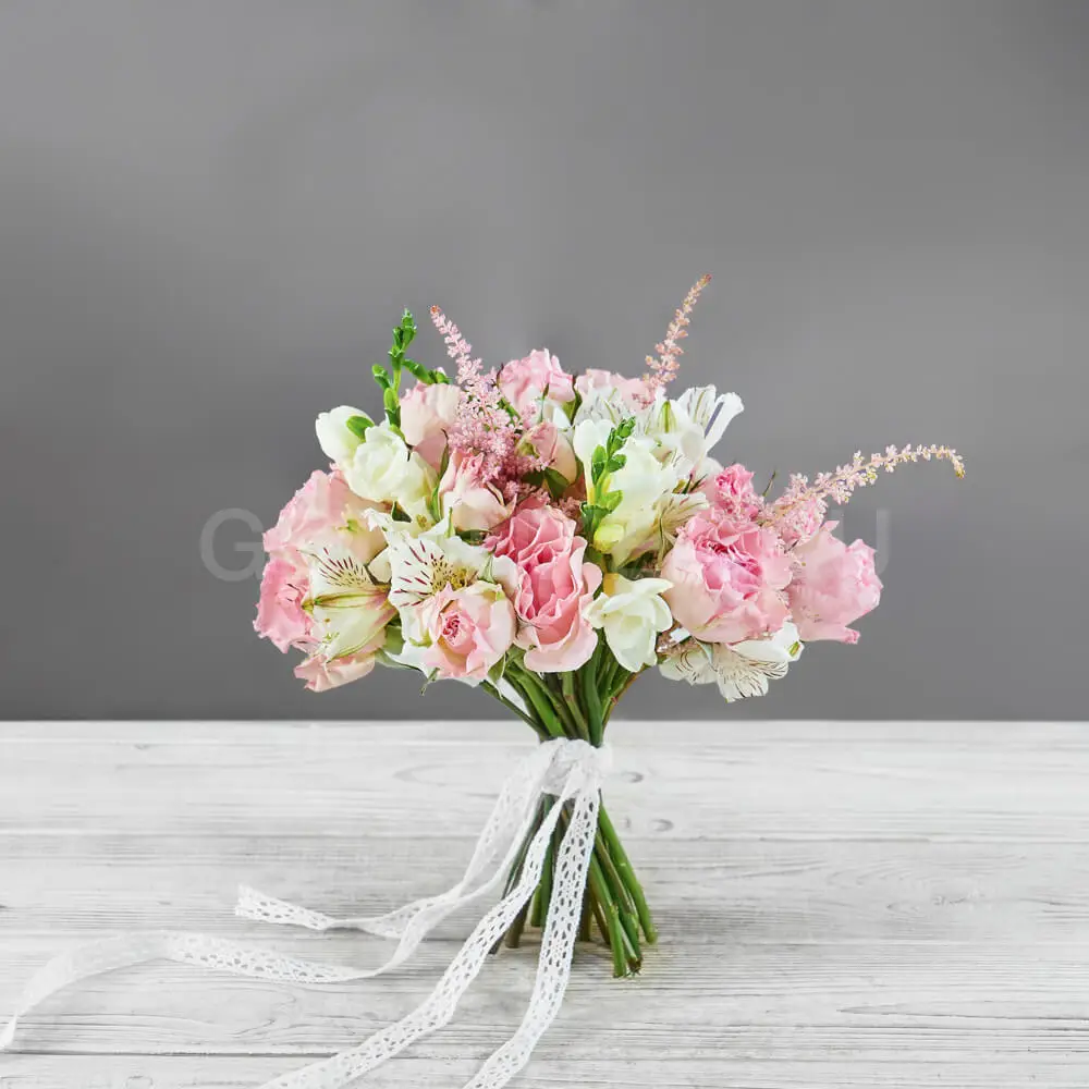 65606 Букет невесты с фрезией и астильбе