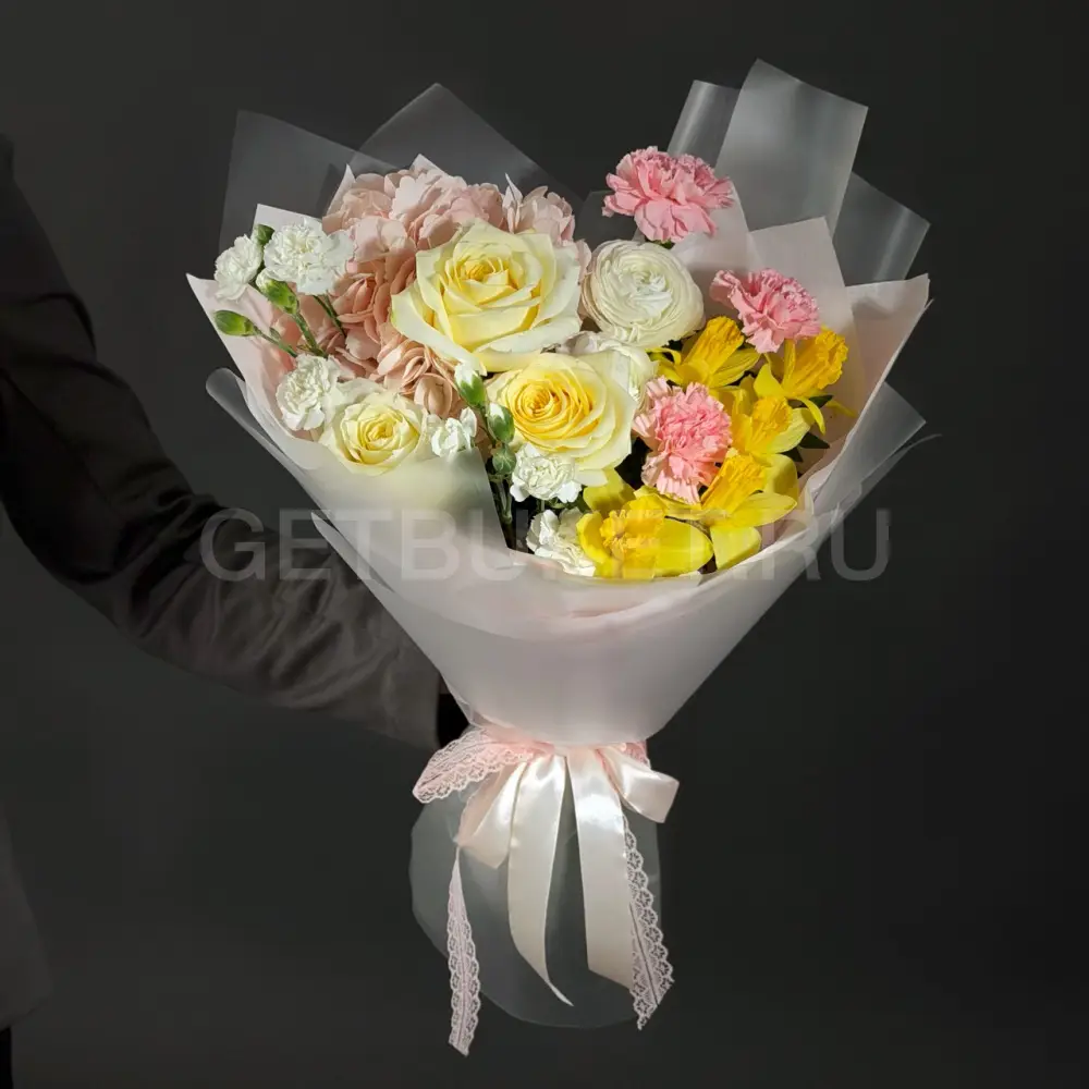 225167 Букет из ранункулюсов с гортензией, розами и нарциссом 