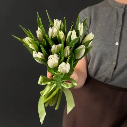 Букет из 15 белых тюльпанов