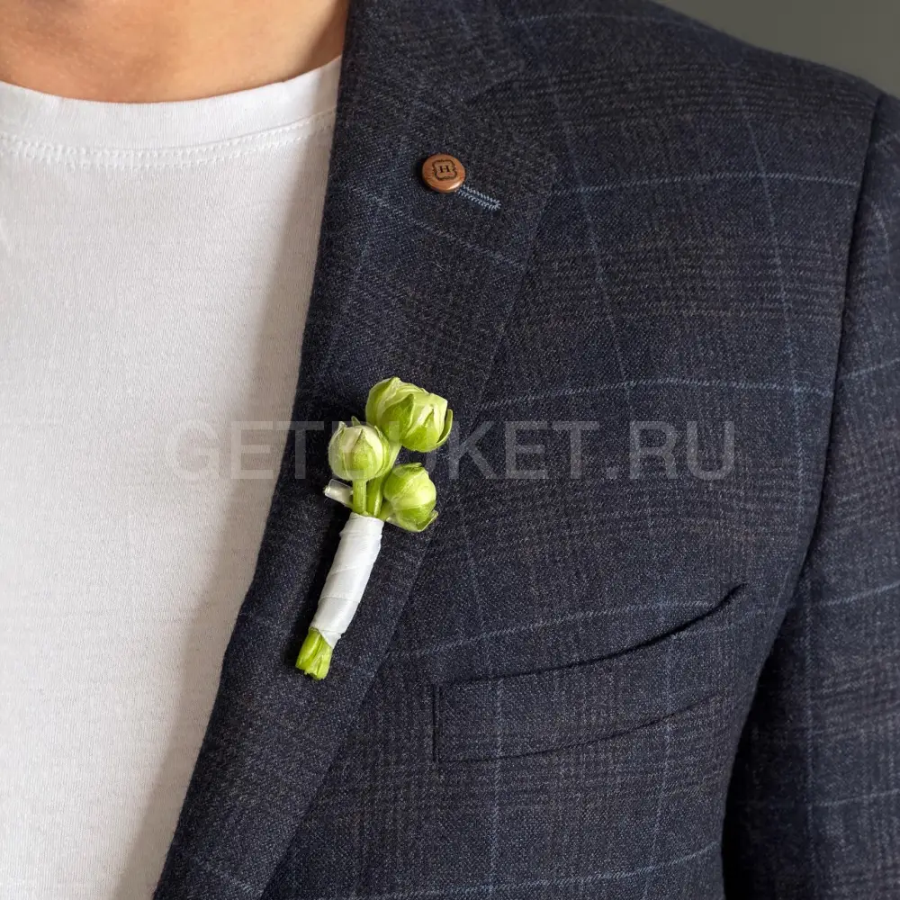 230143 Бутоньерка из ранункулюсов