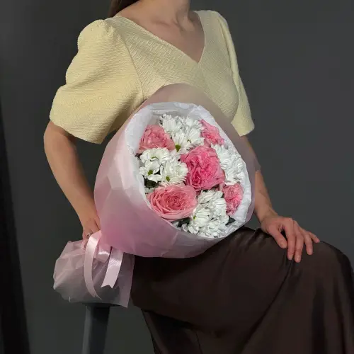 Букет из хризантем и роз