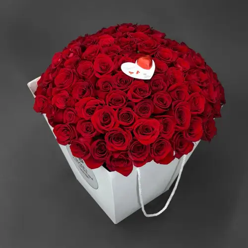 Букет из 101 розы с валентинкой в коробке