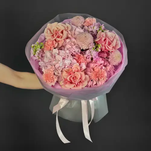 Цветочное облако из микса розовых цветов 